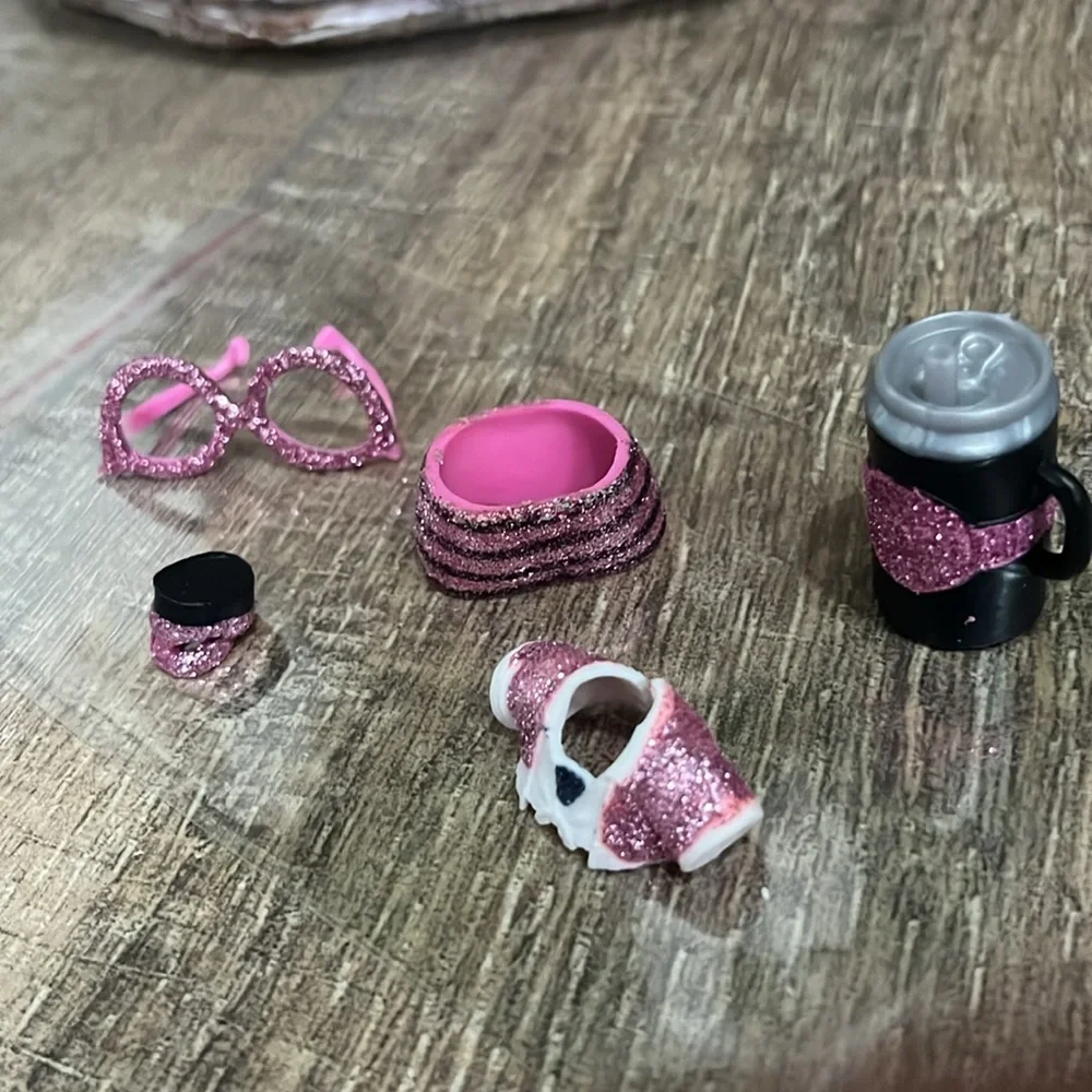 LOL Surprise PINK BABY Bling Holiday Glitter Series - accessories